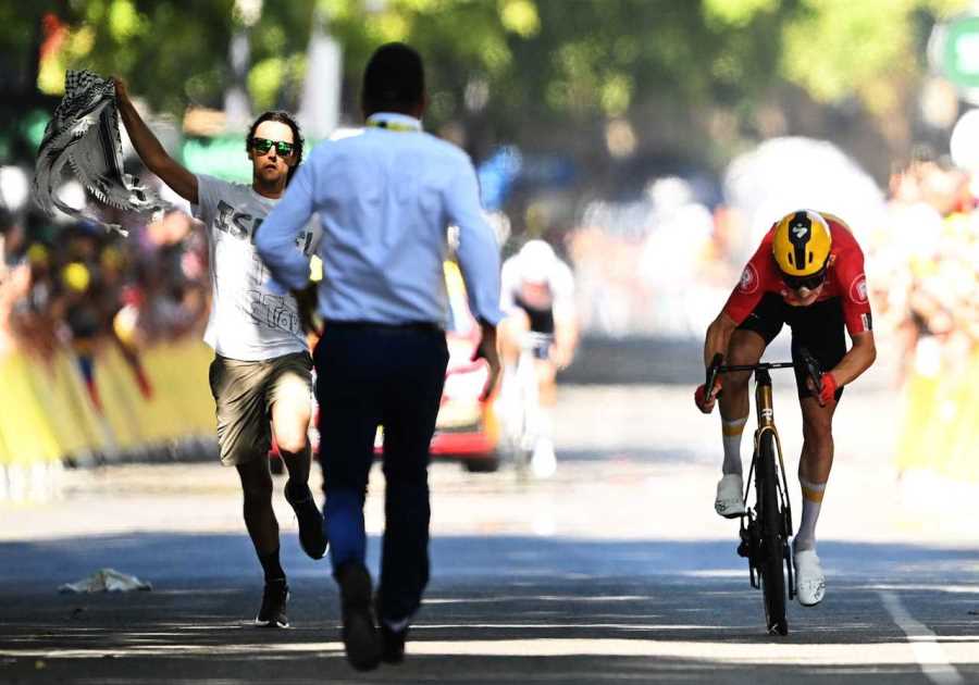 Protester Disrupts Final Sprint at Tour de France